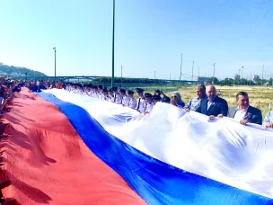 22 августа 2022 года, в День Государственного флага, в Нижнем Новгороде на Стрелке прошла Всероссийская акция по разворачиванию и поднятию флага.