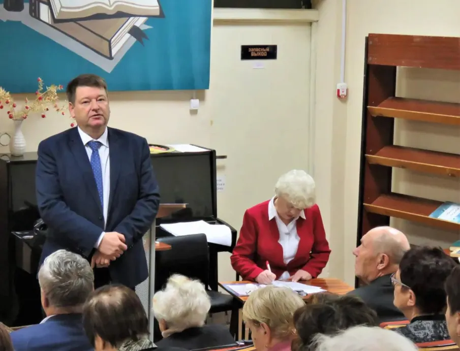 В центральной библиотеке им М. Горького г. Арзамаса состоялось расширенное заседание членов городского Совета ВЕТЕРАНОВ .