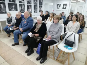 20 февраля в Центральной библиотеке города Выкса состоялась встреча поэтов-ветеранов клуба «Рефрен» со студентами Выксунского металлургического колледжа