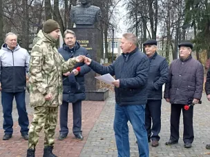 8 ноября 2024 года прошло трогательное и волнительное мероприятие  в Парке Победы г. Арзамаса, посвящённое встрече с нашими земляками, участвующими в СВО и передаче им автомобиля УАЗ.