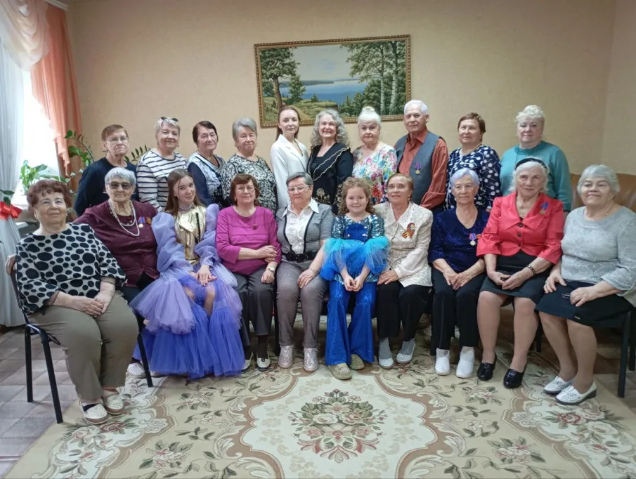 В канун празднования Дня Победы, в "Центре социального обслуживания граждан пожилого возраста и инвалидов" городского округа г. Бор прошло мероприятие, посвященное 9 мая - 80- летию Победы.