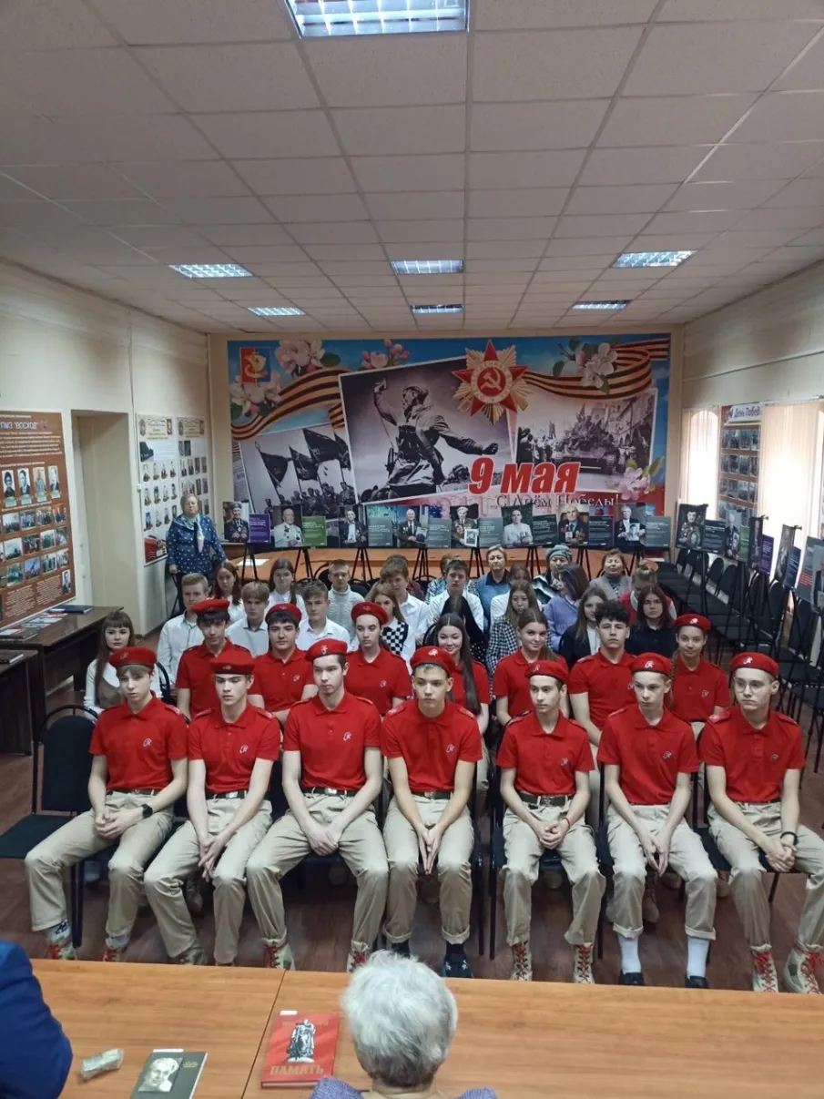Ребята из городских и сельских школ Павловского округа приходят на экскурсии в музей Боевой славы в Совете ветеранов округа, чтобы узнать об участии земляков в Великой Отечественной войне.