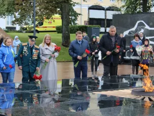 8 сентября в Кремле, у Вечного огня состоялся состоялся траурный митинг, посвященный дню памяти жертв блокады Ленинграда.