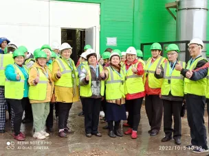 В декаду пожилого человека для ветеранов АО "Волга" была организована экскурсия на бумкомбинат.