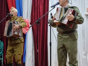 23.05.2025  Ветераны  труда во главе с председателем Совета ветеранов Вознесенского муниципального округа Валерием Антиповым выступили  перед жителями села Суморьево.