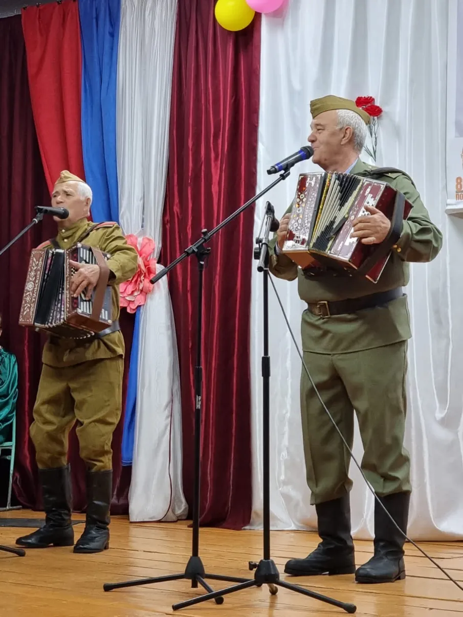 23.05.2025  Ветераны  труда во главе с председателем Совета ветеранов Вознесенского муниципального округа Валерием Антиповым выступили  перед жителями села Суморьево.