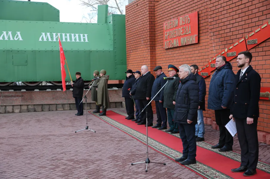 21 февраля исполнилось 80 лет со дня формирования 31-особого дивизиона бронепоездов, в состав которого входили созданные на Горьковской магистрали поезда «Козьма Минин» и «Илья Муромец». В честь памятной даты, а также в преддверии Дня защитника Отечества, состоялся торжественный митинг .