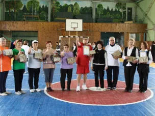 15 сентября ветераны Сосновского района собрались в спортзале стадиона "ТРУД " на спортивный праздник "Осенние Забавы".