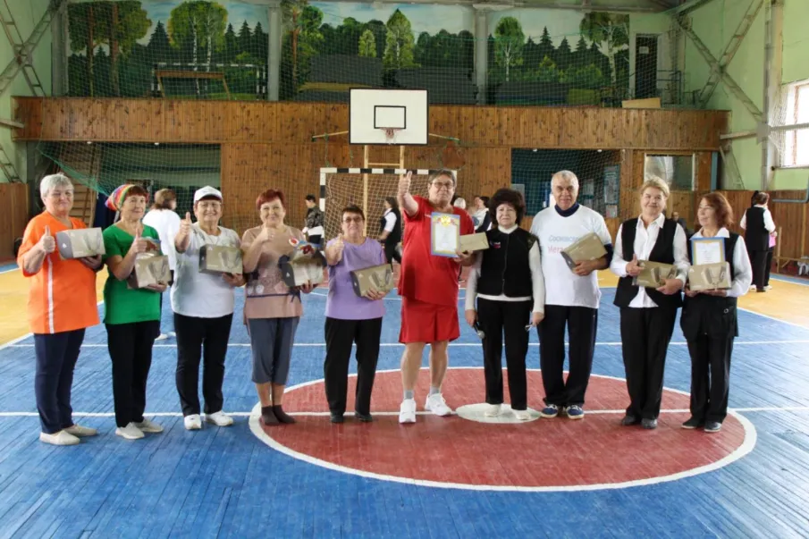 15 сентября ветераны Сосновского района собрались в спортзале стадиона "ТРУД " на спортивный праздник "Осенние Забавы".