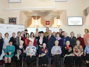 В преддверии Международного женского дня председатель областного Совета ветеранов принял участие в торжественном мероприятии, посвященном празднику весны 8 Марта. 