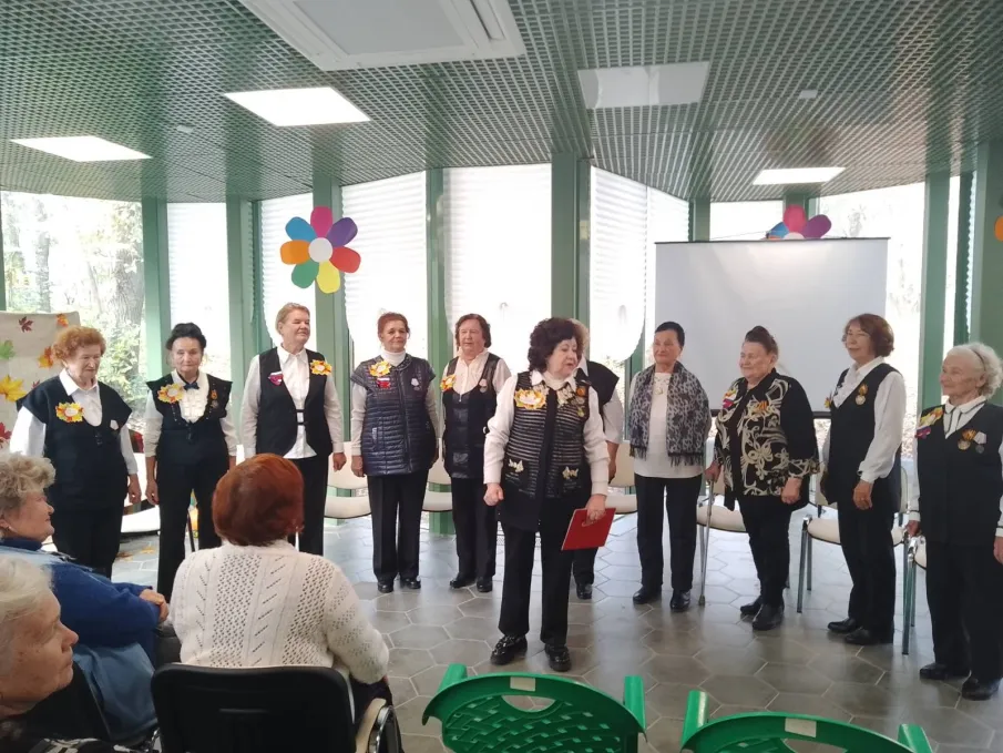 Вместе- нам любое дело по плечу!!!  15 октября в  Нижнем Новгороде в парке "Швейцария" на базе Центра "Долголетие по- Нижегородски"  прошло  мероприятие "Осенние забавы".