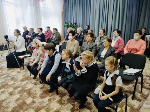 24 декабря в Варнавино прошла творческая встреча-концерт "Творчество поколений" учащихся школы искусств и  солистов  Хора Ветеранов.