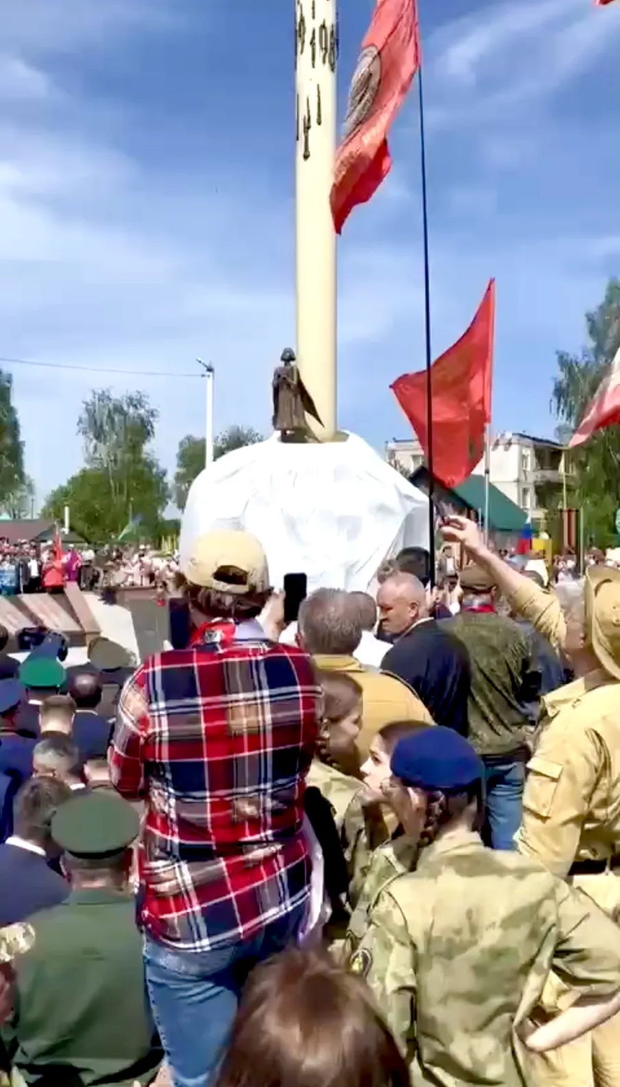 28 мая 2025 г. в деревне Рыбки Сафоновского района Смоленской области прошло мероприятие Всероссийского масштаба - открытие мемориала Воинам Афганцам.