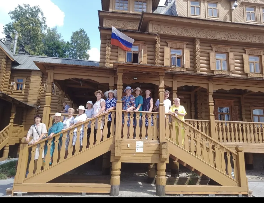 Социальный туризм…4 июля группа краснобаковских ветеранов посетили. чудесный «Город мастеров», во время путешествия в  Городец.