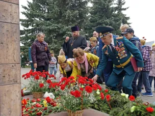06 мая в газете "Нижегородская правда" вышла статья "Вечный огонь от пламени с могилы неизвестного солдата в Москве зажгут в Дальнем Константиново"