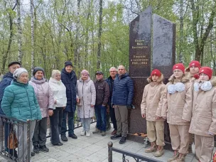 28 апреля в г Бор состоялось  традиционное возложение цветов к могилам Героев.