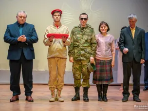 1 декабря 2022 года в Дивеевском Центральном Доме культуры прошло торжественное награждение Орденом Мужества участника Специальной военной операции на Украине Серафима Макарова.