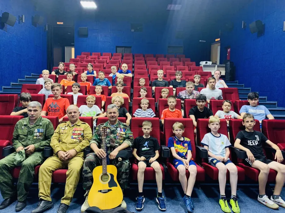 23 июня в Богородске состоялась встреча ветеранов боевых действий с ребятами из летнего спортивного лагеря "Победа".