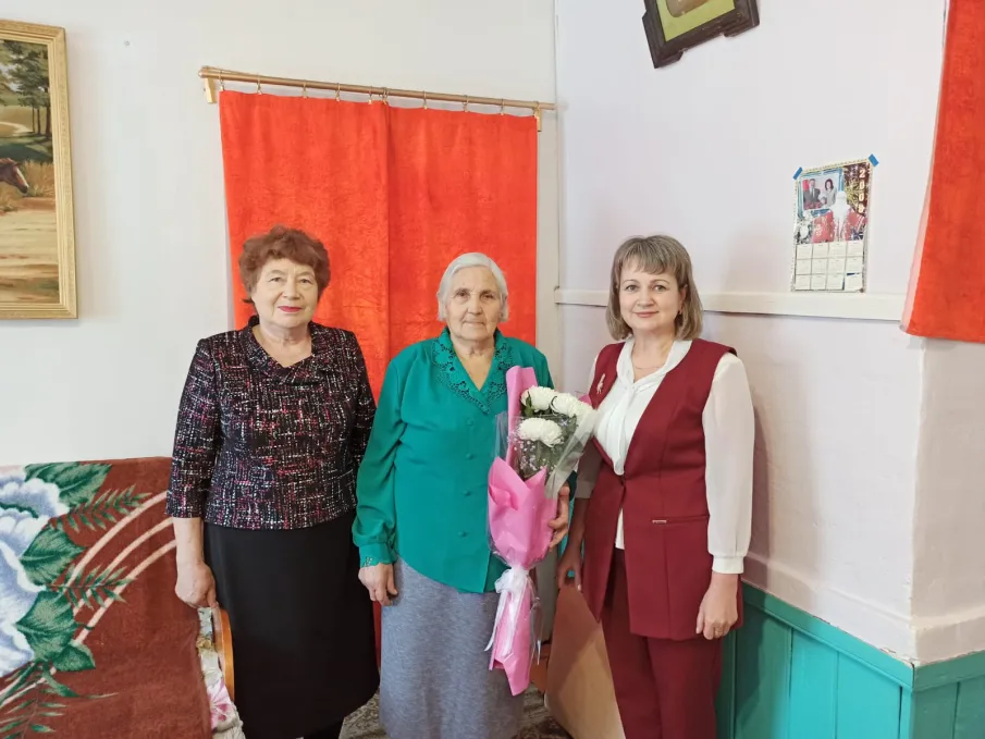 В праздничные дни в Бутурлино продолжаются поздравления ветеранов- Юбиляров