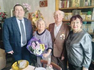 Поздравление ветеранов  со знаменательными датами в  Балахне