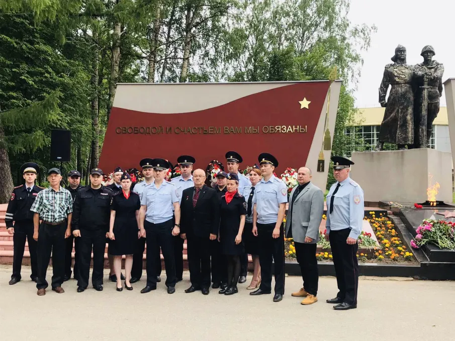 ДЕНЬ ПАМЯТИ И СКОРБИ... В Богородском муниципальном округе на Аллее Славы в городском парке прошёл митинг в День Памяти и Скорби