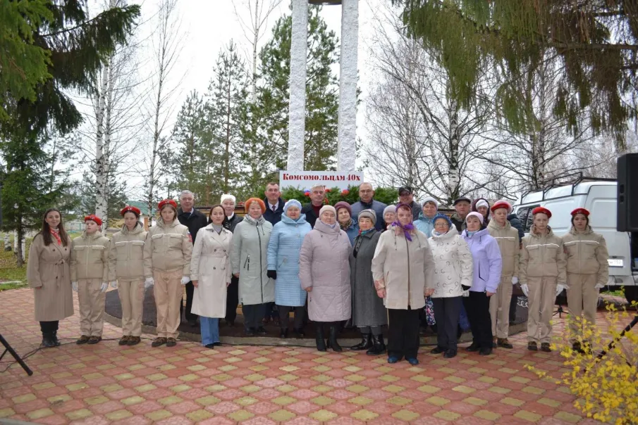 30 октября 2024 г около памятника "Комсомольцам 40-х от Комсомольцев 70-х" в центральном парке  р.п.Тонкино прошёл митинг, посвященный 106-й годовщине образования Всесоюзного Ленинского Коммунистического Союза Молодёжи.