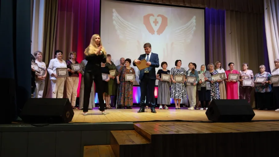 25 мая делегация во главе с председателем Совета ветеранов г.о.г. Выкса Михаилом Лизуновым и ветераном Афганистана Евгением Сударкиным приняла участие в волонтёрском мероприятии «Золотые руки ангела».