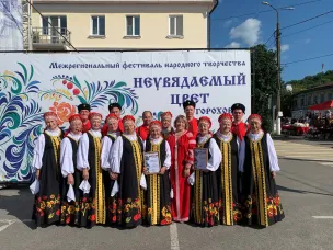 Творческие коллективы ветеранов на фестивале народного творчества.