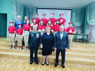 В городе Бор, в школах прошли уроки мужества и прием школьников в ряды юнармейцев.