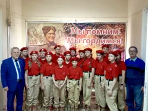 Продолжаются экскурсии в музее Боевой славы Совета ветеранов Павловского округа.  На этой неделе здесь побывали юнармейцы отрядов «Крылья России» павловской школы № 5 и «Патриот» Таремской школы.