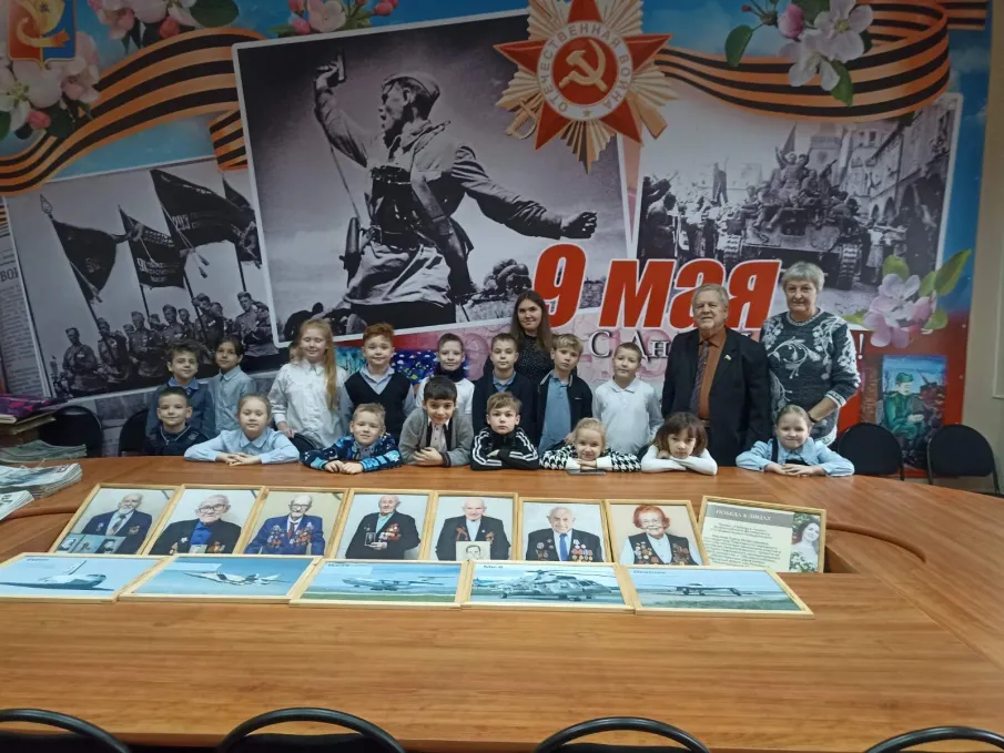 12.12.2024г. в Музее Победы Совета ветеранов Павловского муниципального округа им.М.С.Хорошева прошла встреча с ребятами из МАОУ СШ 6